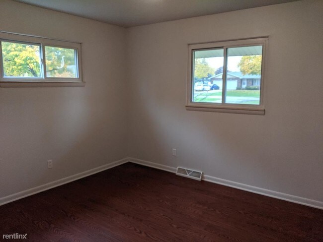 Building Photo - 2 br, 1 bath  - 3339 Northwest Dr