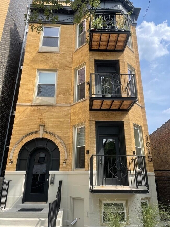 Building Photo - 1015 N California Ave