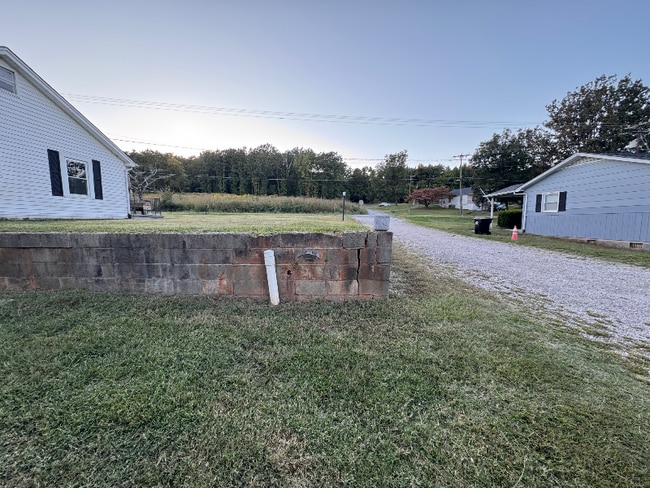 Building Photo - 201 Robinson Rd