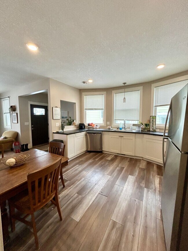 Foto del edificio - 1719 E 5th St