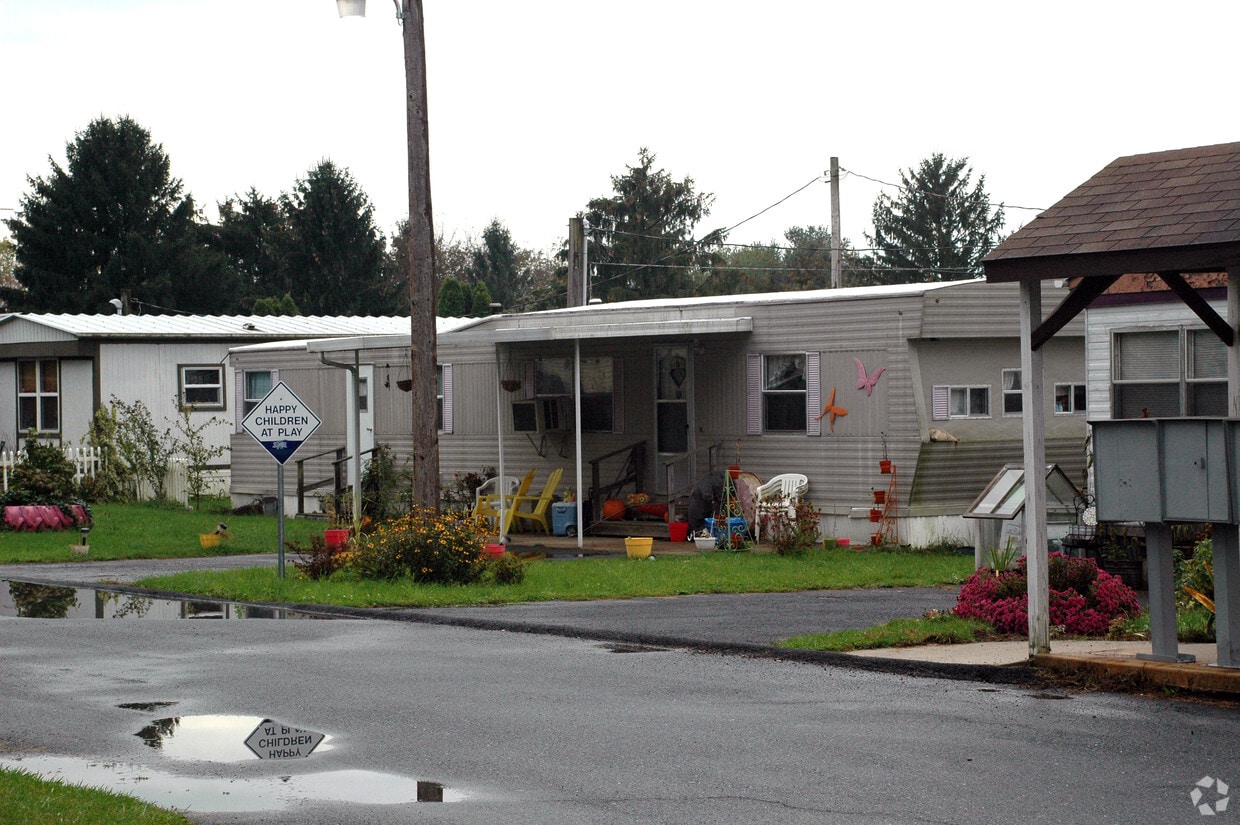Monroe Valley Apartments in Jonestown, PA