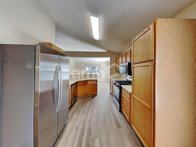 Foto del edificio - 16027 Dorchester Blvd