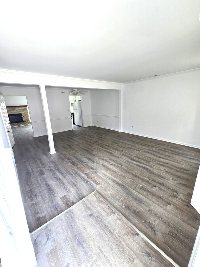 Building Photo - 691 Biltmore Dr