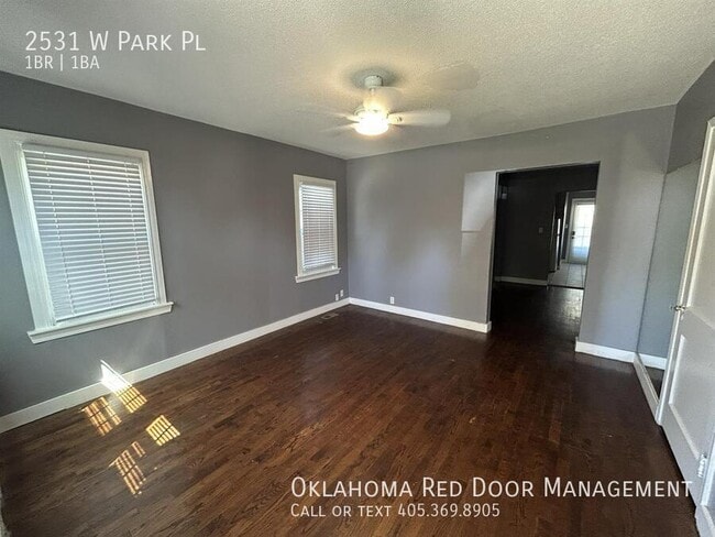 Building Photo - 2531 W Park Pl