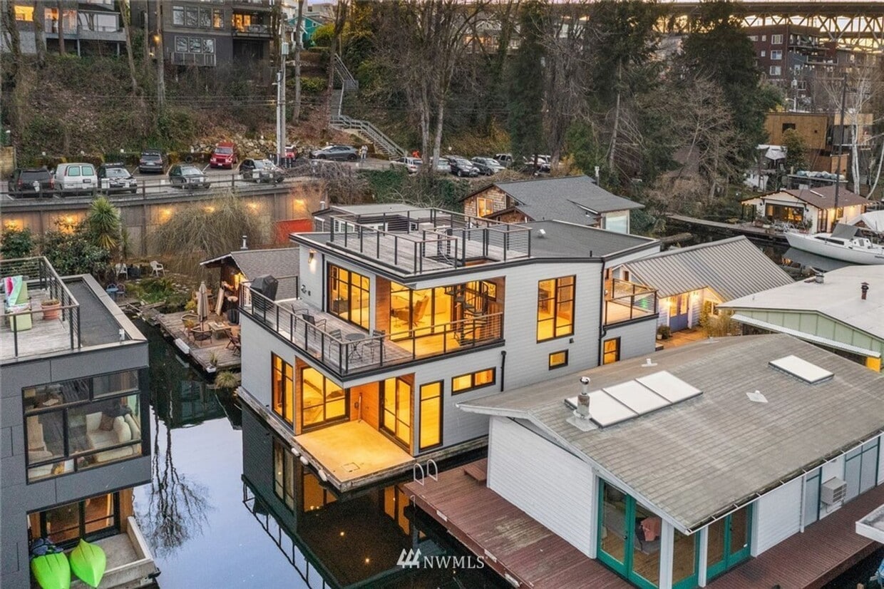 Primary Photo - 3bd/2.5ba Seattle Houseboat