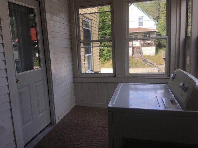 Building Photo - 441 Willard St