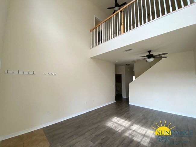 Foto del edificio - Beautiful 3 Bedroom Townhouse Near Hurlburt Field!
