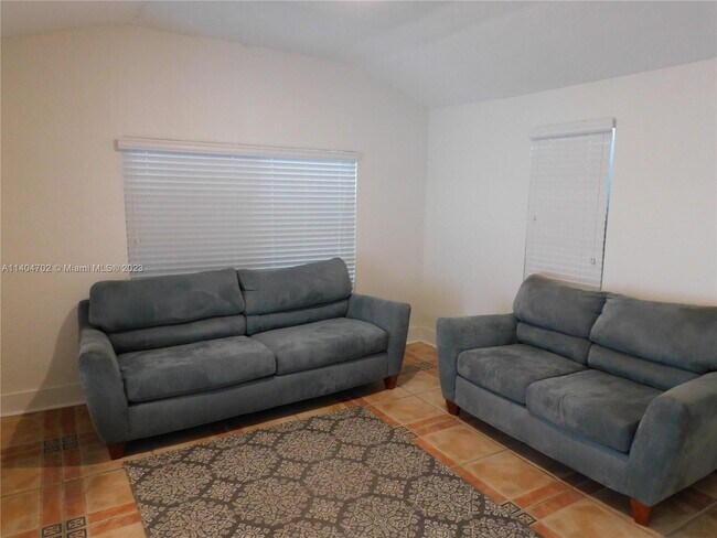 Foto del edificio - 2754 NW 26th St