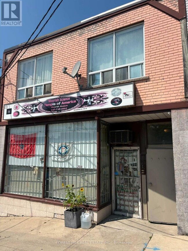 Building Photo - 2530 Eglinton Ave W
