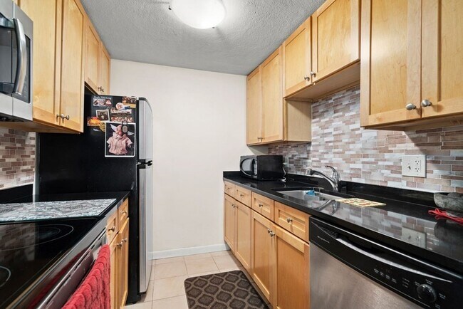 Foto del edificio - Minutes to Assembly Row - Highway Access - Off St. Parking - On Site Laundry - Storage - Update K...