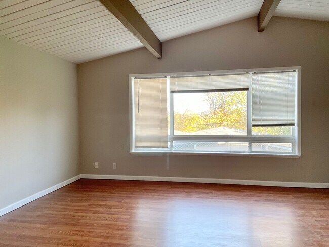 Foto del edificio - 2248 E Harrison St