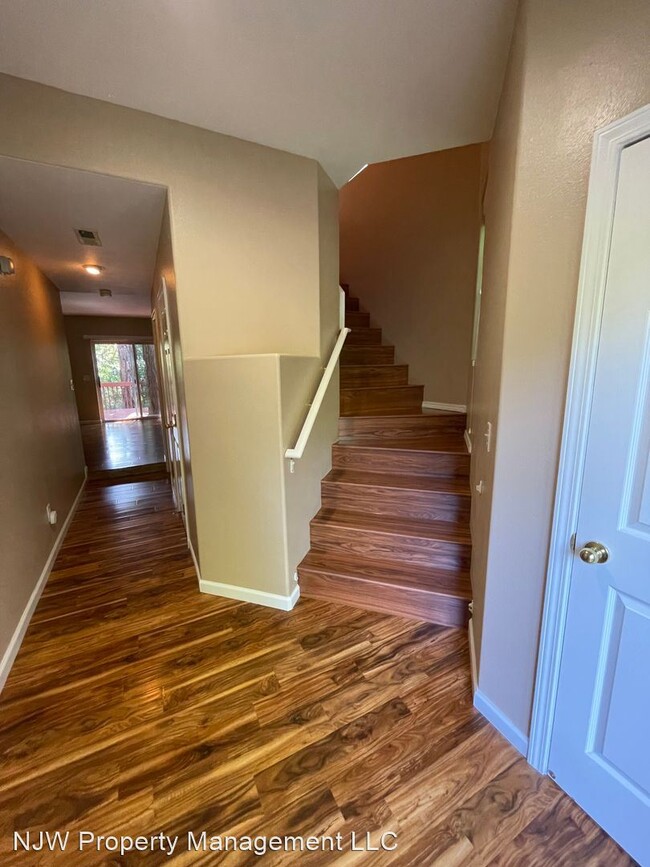 Building Photo - 3 br, 2.5 bath House - 15610 SW Talus Way