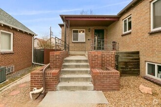 Building Photo - 2021 Perry St