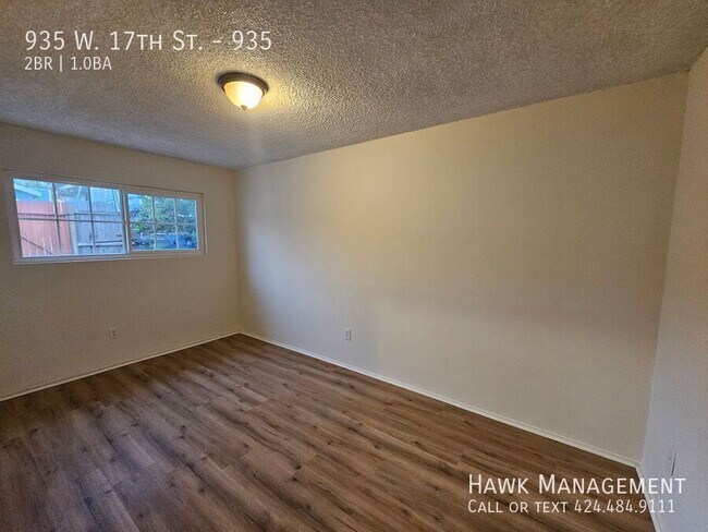 Foto del edificio - 935 W 17th St
