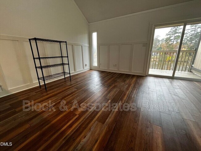 Foto del edificio - 3083 Huntleigh Dr