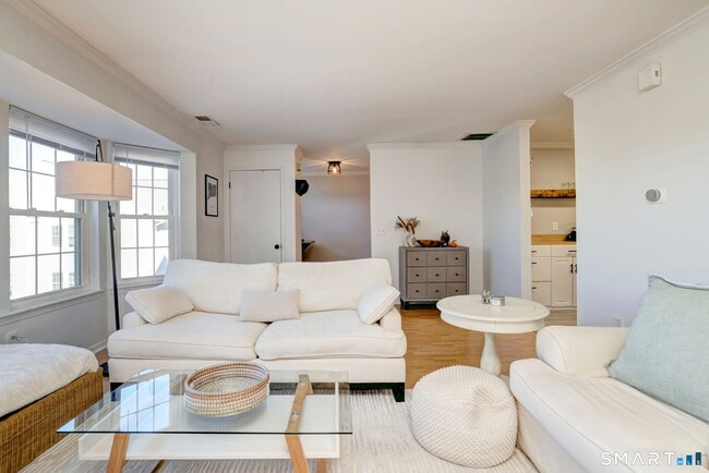 Foto del edificio - 50 Greenview Ln