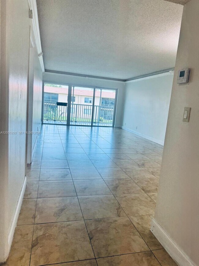 Foto del edificio - 140 Lakeview Dr