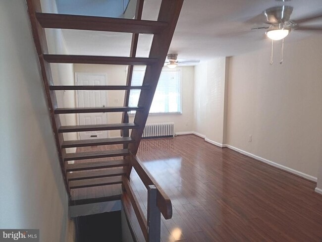 Building Photo - 157 Sigel St
