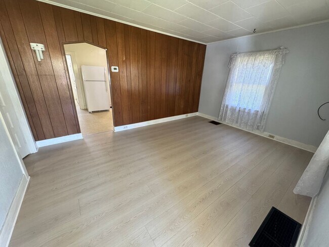 Foto del edificio - Spacious & Updated Home with Bonus Room, Large Basement, & Garage