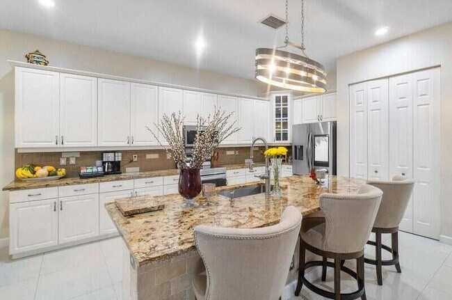 Foto del edificio - 9271 Madewood Ct