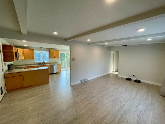 Foto del edificio - 737 Brent Dr