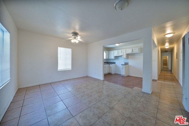 Building Photo - 642 W 109th Pl