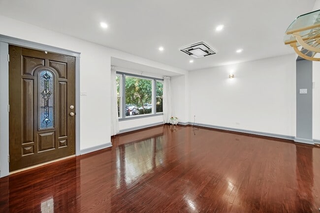 Foto del edificio - 6423 N Seeley Ave