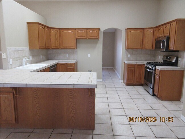 Building Photo - 2627 Broken Arrow St