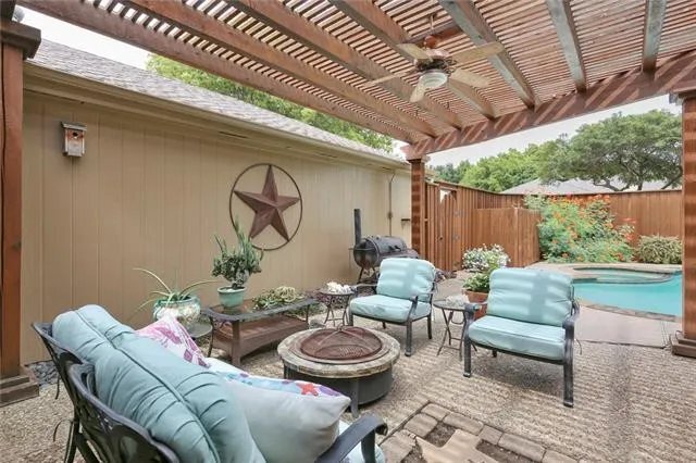 Foto del edificio - 2403 Blue Cypress Dr