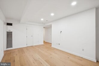 Building Photo - 219 S 18th St