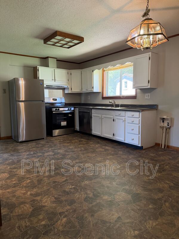 Photo - 2 Canary Ln