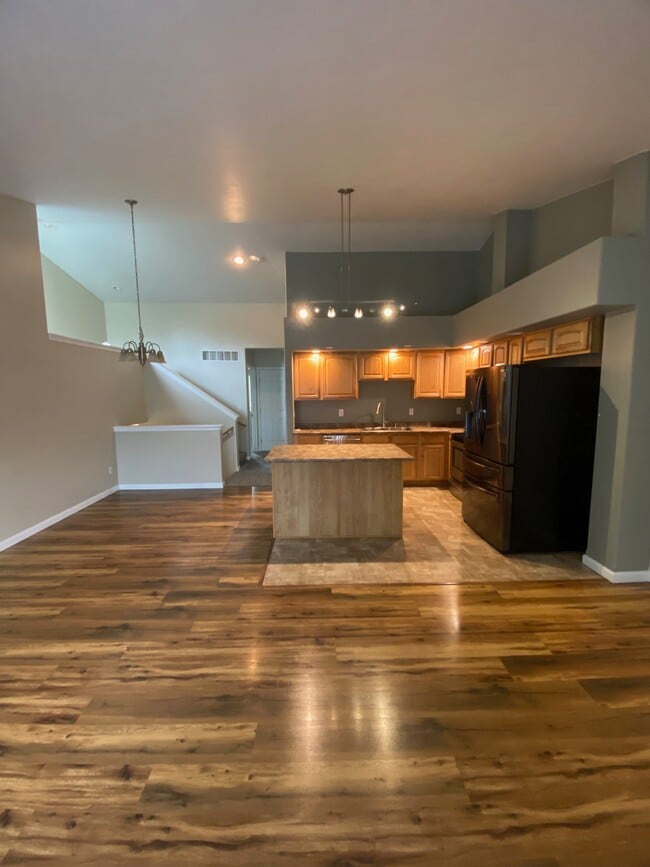 Building Photo - 2451 W Success Dr