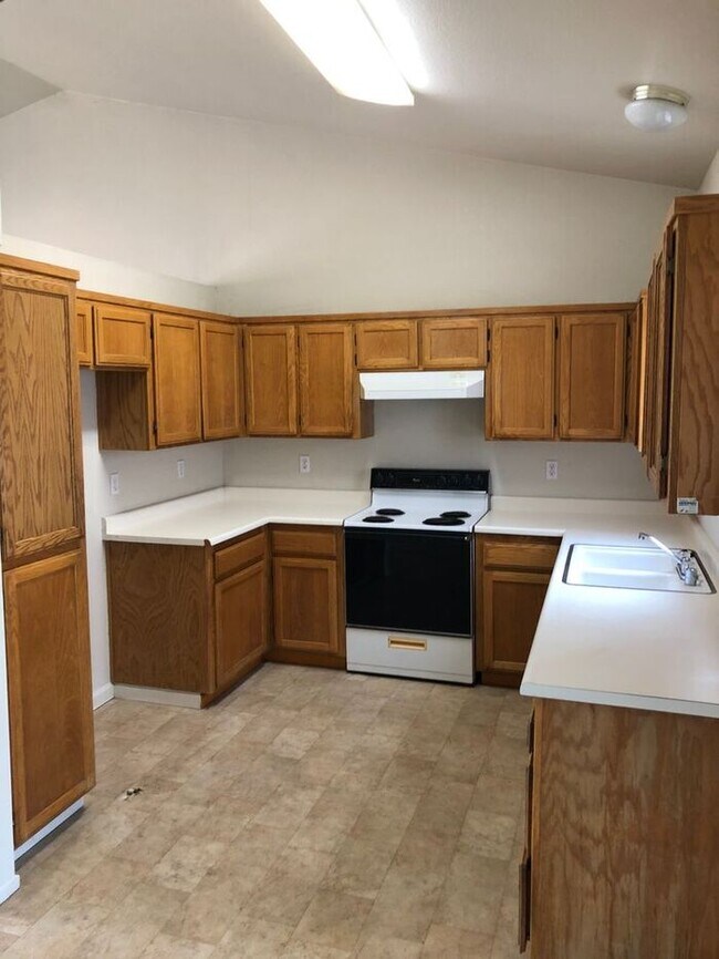 Building Photo - Ceres Nice 3 Bedroom 2 Bathroom Home