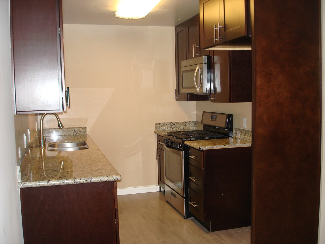 3010 Montrose Ave Unit 13, Glendale, CA 91214 Condo for Rent in