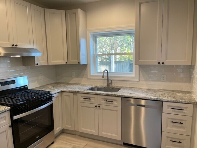 Building Photo - Beautifully Remodeled 3-Bedroom Home in Po...