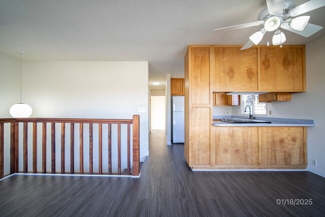 Foto del edificio - MOVE IN READY 3BR/1BA/2 TANDEM PKG IN AIEA AREA