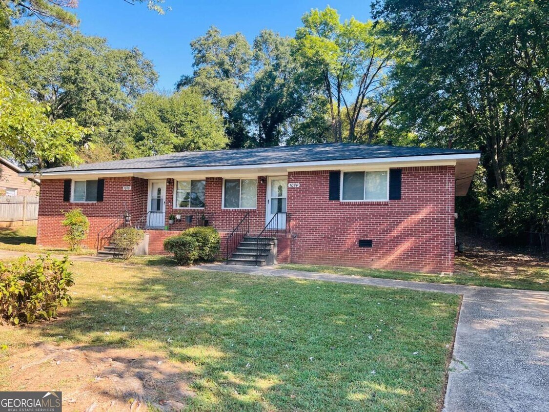 Foto principal - 1076 Center St SW
