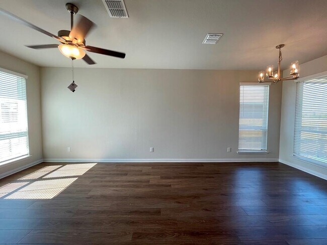 Foto del edificio - 2044 Dade Loop