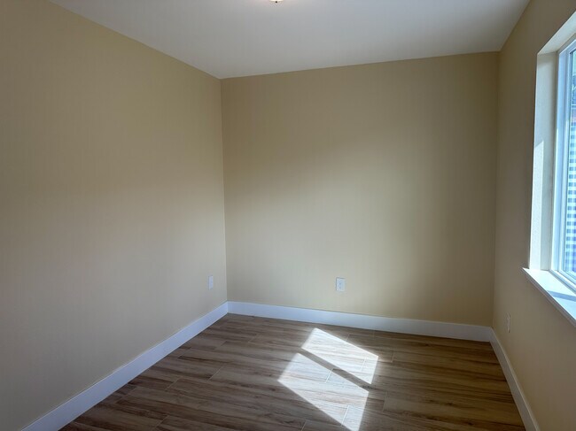 Foto del edificio - 237 Brucker Rd W
