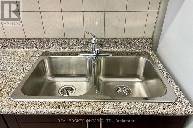 Photo du bâtiment - 274 Coxwell Ave