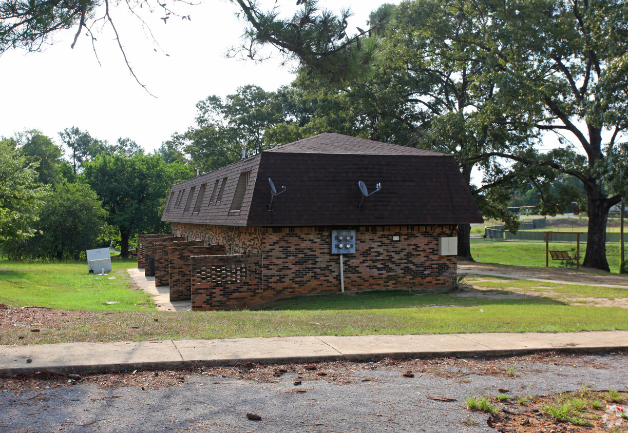 Building Photo - 800 Dakota Rd