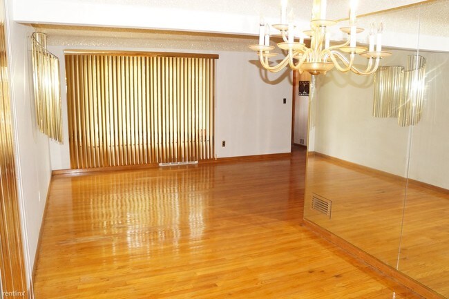 Building Photo - 23080 Wildwood St