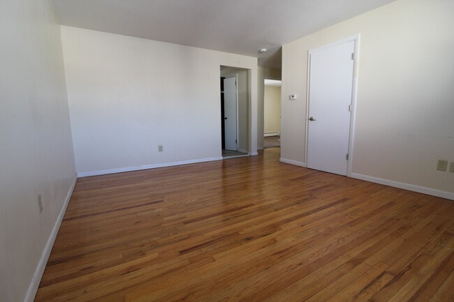 Building Photo - 18 Sisson St