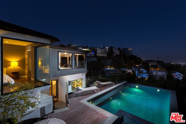 Foto del edificio - 1514 1/2 Sunset Plaza Dr