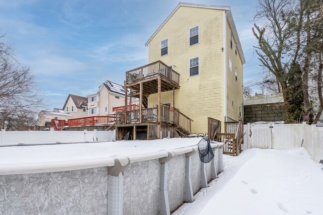 Building Photo - 74 Linwood St