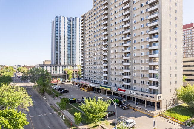 Photo du bâtiment - University Tower Apartments