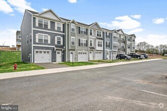 Building Photo - 211 Stratford Dr