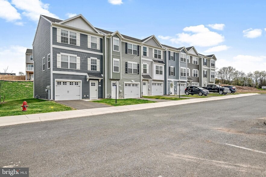 Foto principal - 211 Stratford Dr