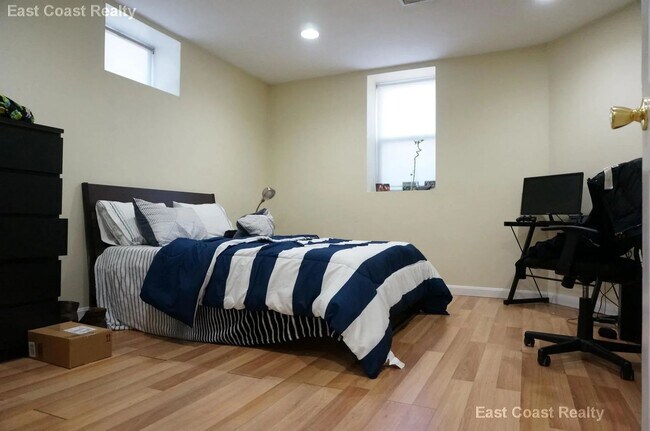 Photo - 3 bed + 2 bath Duplex Apartment