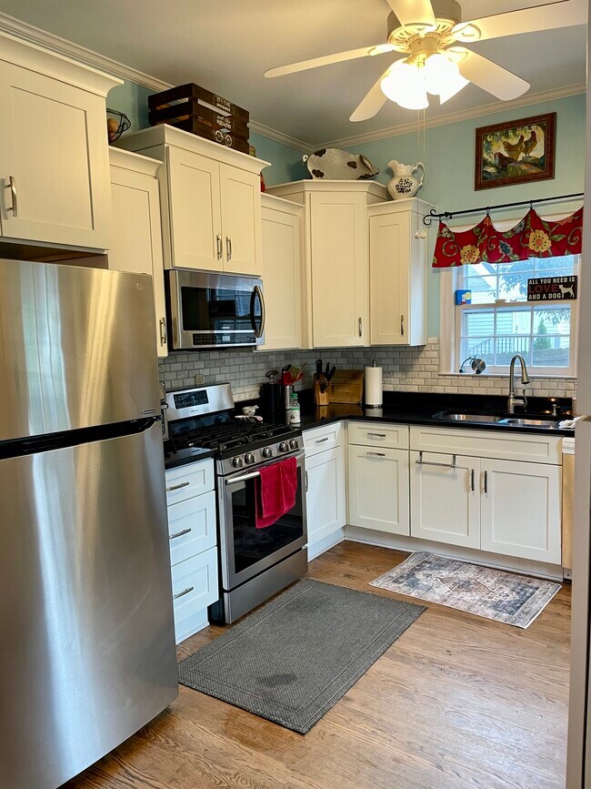 Foto del edificio - 320 E 5th Ave